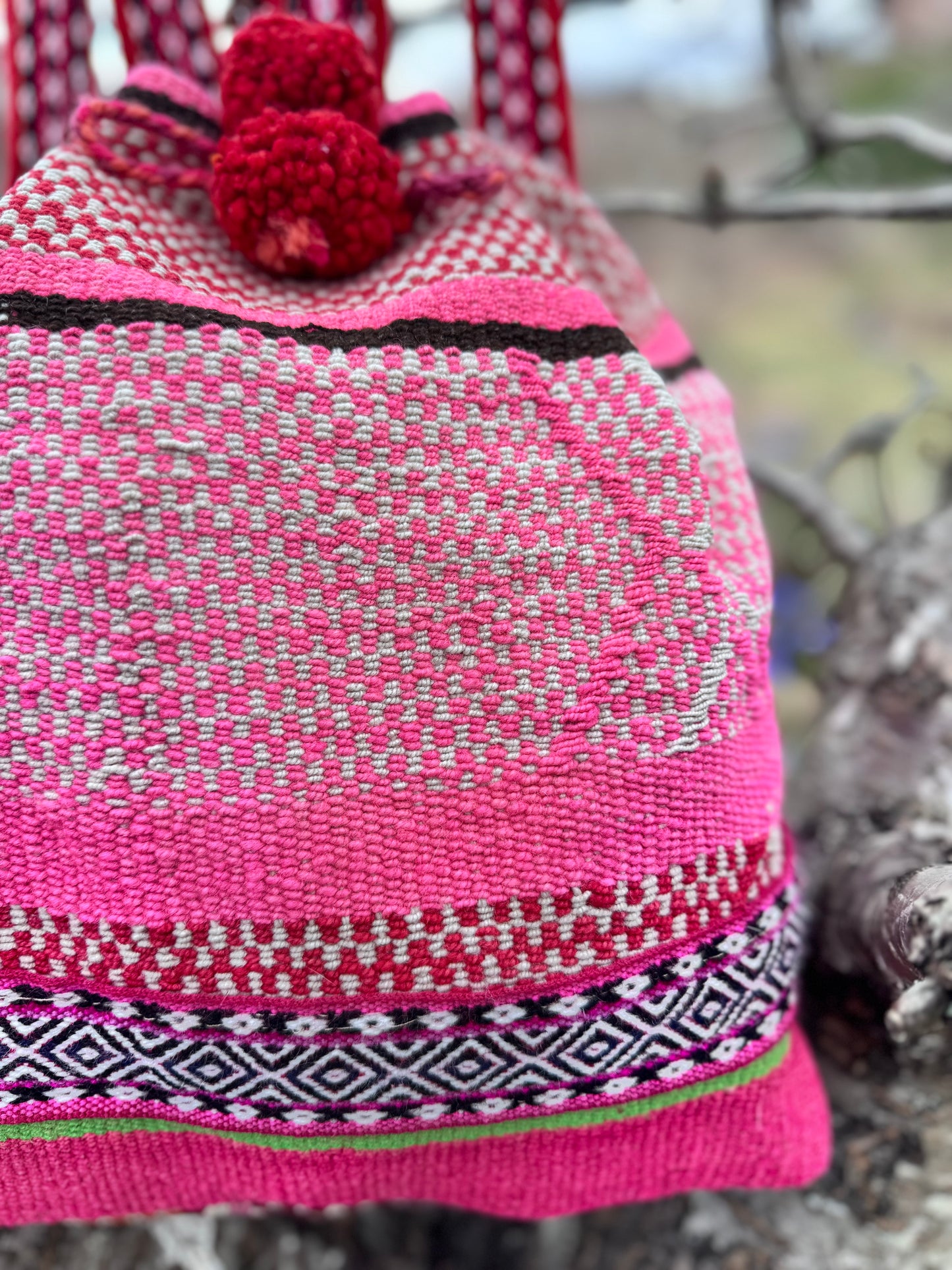 Ryggsäck i handvävd textil