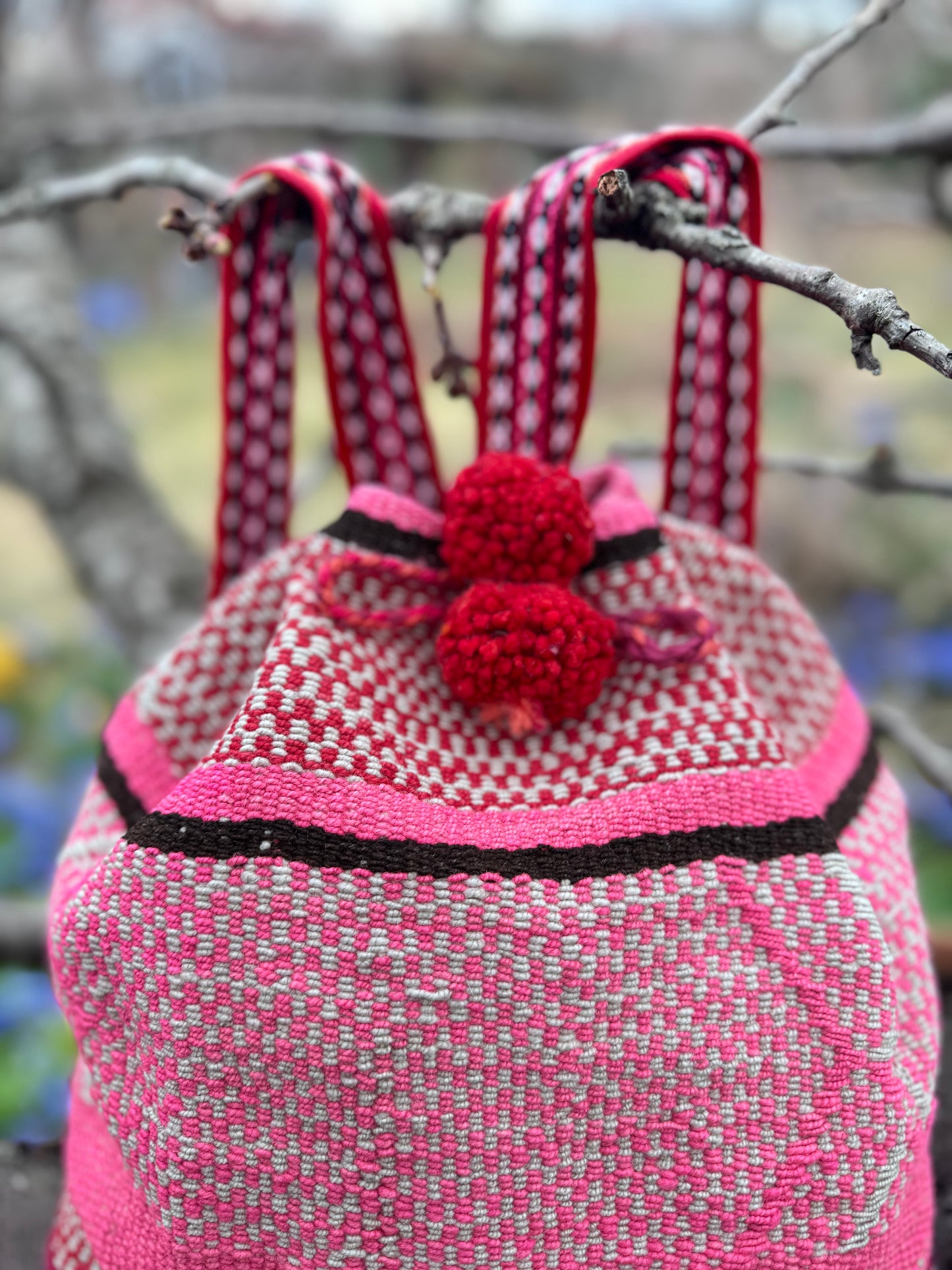 Ryggsäck i handvävd textil
